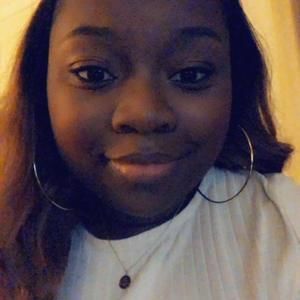 Meet your Posher, Larissa